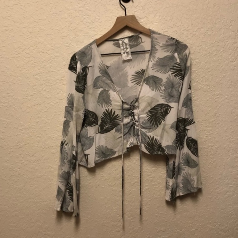 Sadie And Sage Bell Sleeved Crop